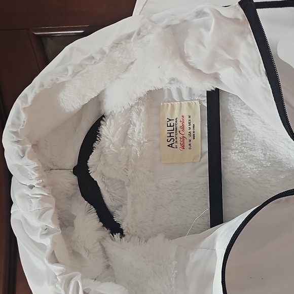 Ashley by 26 International Utility collection White and Silver Puffer Jacket med - Picture 8 of 12